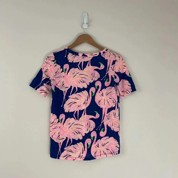 Lilly Pulitzer Ida V Neck T-Shirt in Gimme Some Leg Flamingo Size XS - Picture 2 of 6